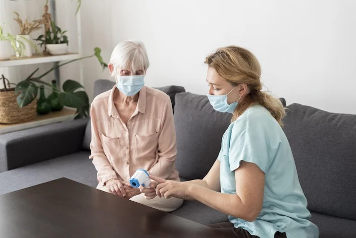 Summer Heat Safety for Seniors in Arizona: How In-Home Caregivers Help Prevent Heat Stroke